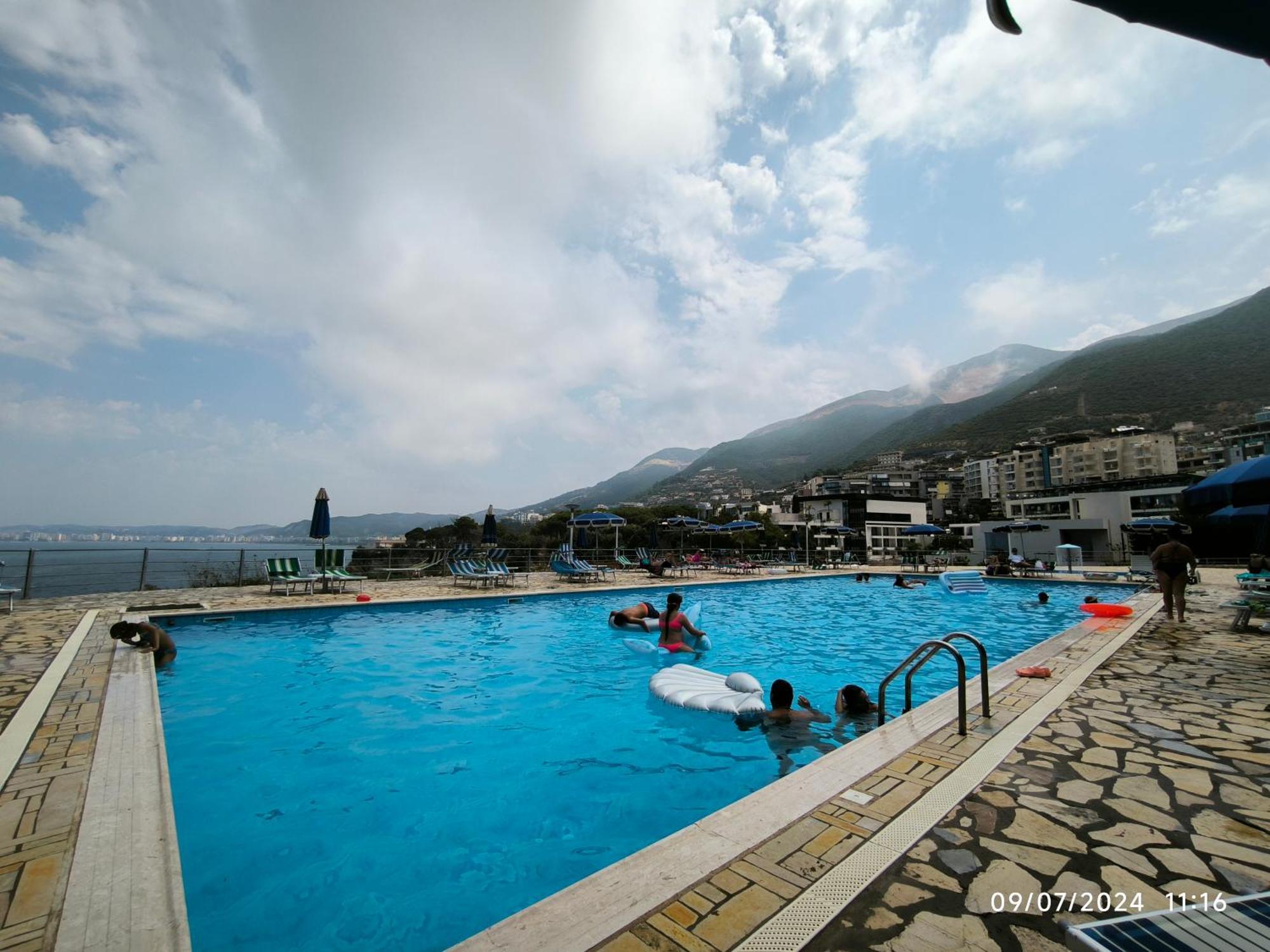 Matthews Beach House Wlora Zewnętrze zdjęcie